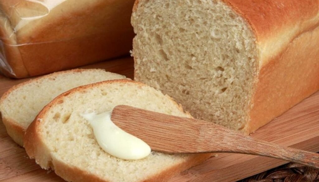 Como servir o pão caseiro fofinho com manteiga
