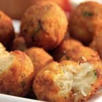 Bolinho de Bacalhau Crocante da Vovó: Sabor que Abraça!