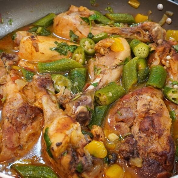 galinha caipira com quiabo