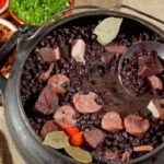 Receita de Feijoada Completa Caseira: Dicas para o Caldo Ficar Encorpado e no Ponto