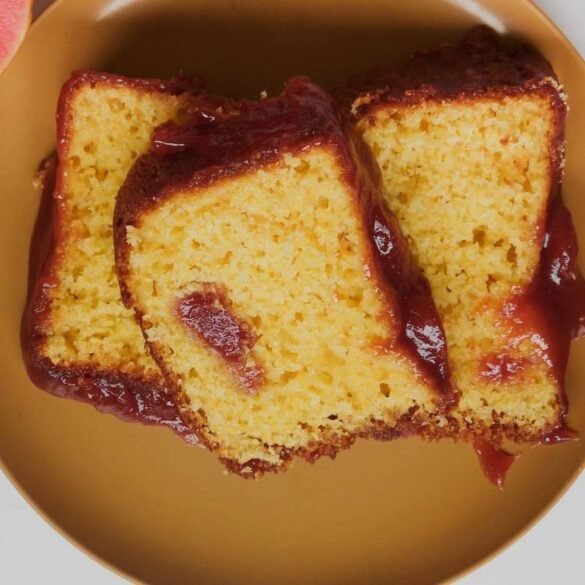 bolo de fubá com goiabada